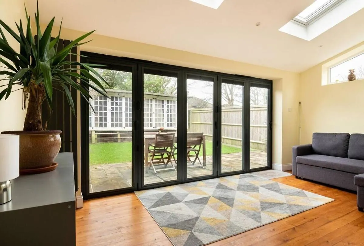 Two Bedroom House By Brookland Stays Serviced Accommodation Short Lets Brighton & Hove With Free Wifi 0*,  المملكة المتحدة