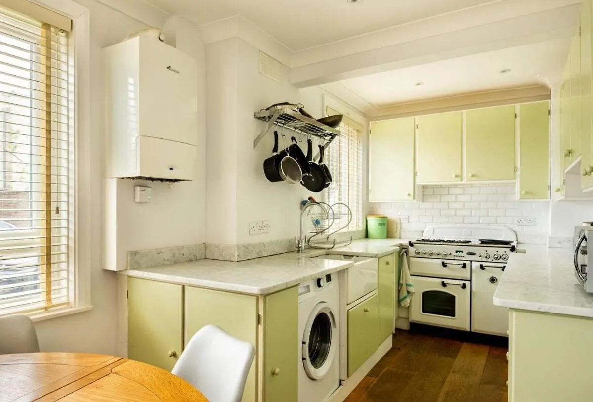 Two Bedroom House By Brookland Stays Serviced Accommodation Short Lets Brighton & Hove With Free Wifi بيت للعطل